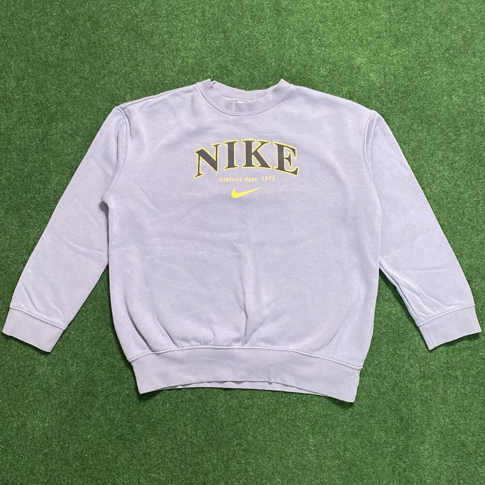 Nike Women’s Spellout Crewneck Sweater Medium Lavender-Purple FJ5286-519